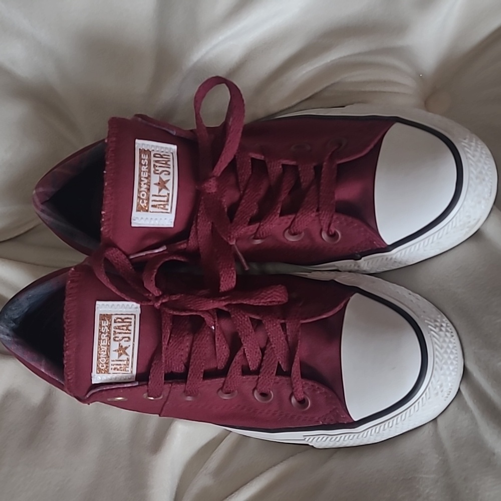 Converse Burgundy Sneakers